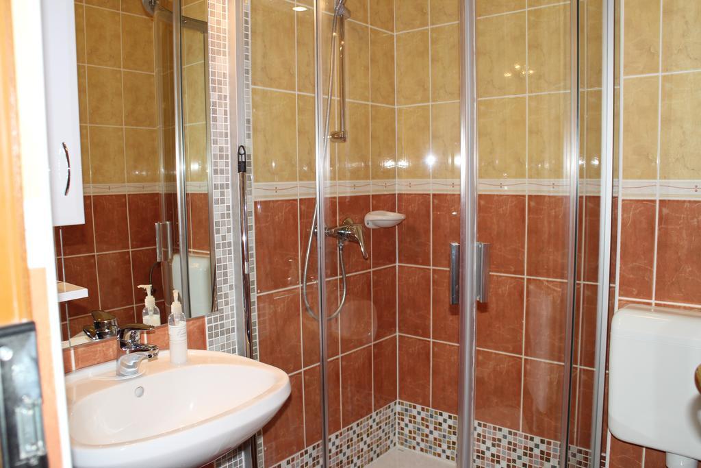 Mandarin Wellness Apartman Siófok Zimmer foto